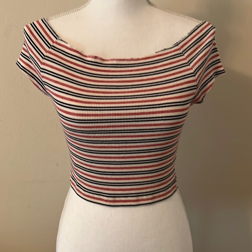BRANDY MELVILLE Cropped Top